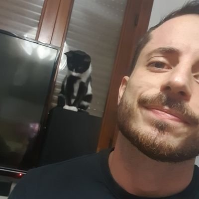 Siempre con muchas cosas que hacer. Nunca exagero. Antepongo el ocio a la obligación. Si me buscas, me encuentras.
I'm a madman with a box
