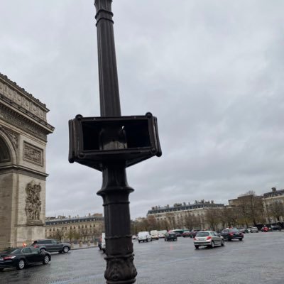 Je tweete sur les musées, le patrimoine et parfois le football. Milite pour la protection de la ville de Paris via #saccageparis .