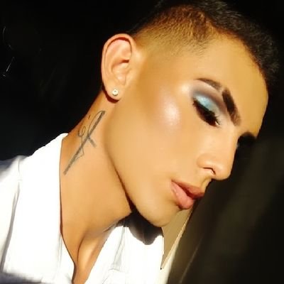 Tiago Larreia de Leon
#makeup
INSTAGRAM : tiago_de_leon
(67)992799946 🤳