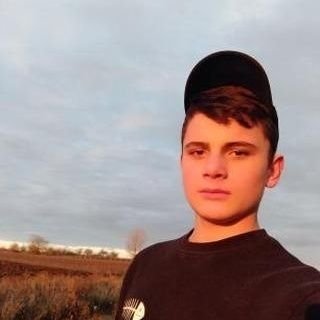 GxgkZz's profile picture. Я живу вы малдован у миня ест мама и папа и 3 сёста у нас есть 4 машыны