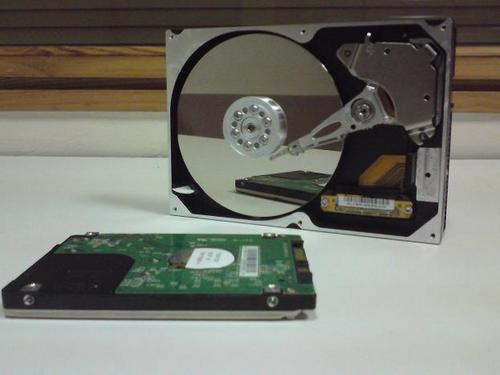 RECUPERAMOS DATOS E INFORMACION DE DISCOS DUROS,MEMORIAS,SERVIDORES. 
DISPONEMOS DEL SERVICIO DE BORRADO SEGURO CERTIFICADO Y DESTRUCCION DATOS
J-31703954-8