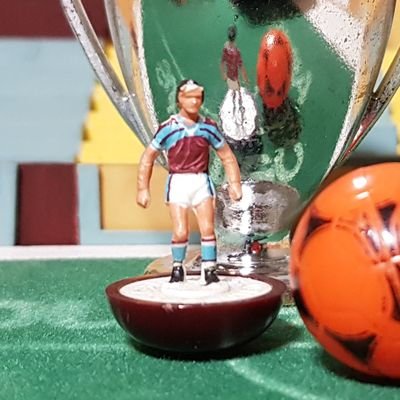 Lockdown Subbuteo Stadium (re)Build. Using my loft kept 70s & 80s collection.
#Subbuteo #AVFC #subbuteorugby #subbuteocricket #subbuteohockey