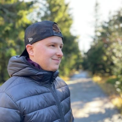 Petrvach's profile picture. student UHK {=} 🎓 a taky fanatickej příznivec Capitals 🦅 Dynama 🐴 a Realu 🏆