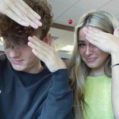 adinadelic1's profile picture. I back follow