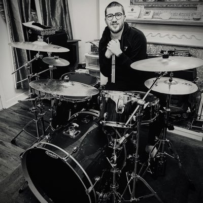 Drummer/musician touring the Uk.. Personal development coach and a positive mindset helping people achieve goals in a positive way. @collisionsticks