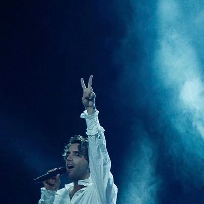 e questa solitudine che sento, sarà il prezzo per un po' di libertà. 
@mikasounds💙