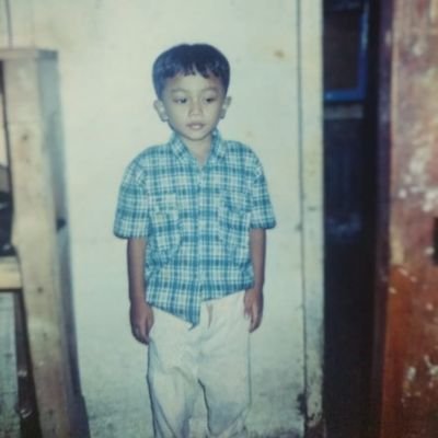 ArisSeptiadi5's profile picture. Tuhan, berilah aku rumah yang murah saja,yang cukup nyaman buat berteduh senja-senjaku, yang jendelanya hijau menganga seperti jendela mataku.