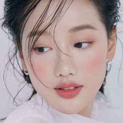 #Unreal ─ 이나은 ⋆ An extraordinary girl who dominates the world by becoming a vocalist, rapper and also face of the group from April.