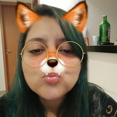 Mother of 2 princesses, Kpopper, with a huge passion for books, movies and series, doramas, games, music ... mainly BTS.