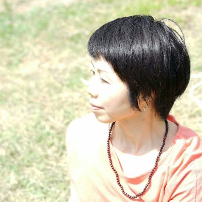 長野県御代田町のヨガ教室Yoga Lantern主宰。保育士。多分野の仲間といっしょに、ありのままでいられる居心地の良い場所を広げたいです。お散歩と鳥観察がだいすき。