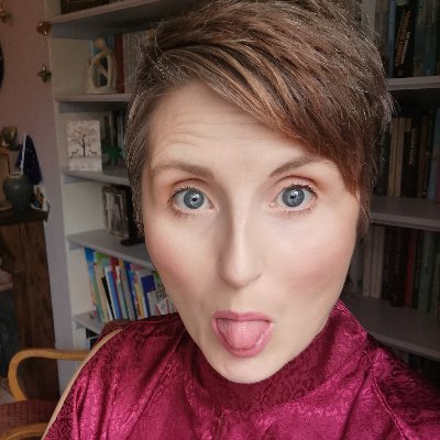 Proud European / free-range parent / operatic soprano / Mrs @meeware