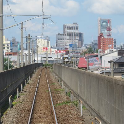 e721p43's profile picture. 生粋のみやっ子のふりした偽物 / トナリエのことをララスクといい続ける老害なのでTwitterがXになってもTwitterと言い続ける