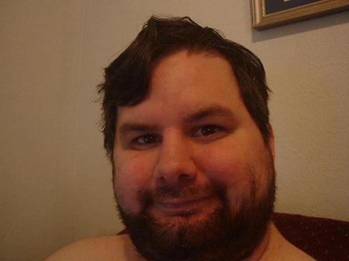 I am a 26yrold Gay chub gainer who is in the middle of trying to find my places in the world and yet I am loving life!