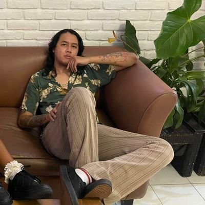 Bassist | Song Writer || IG: mvvmvt | naufal.andika@ymail.com