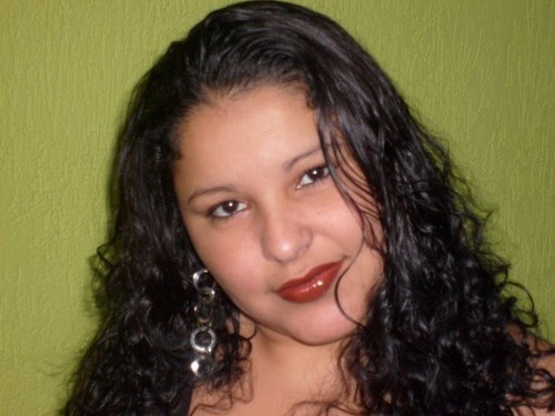 Não se acostume com o que não o faz feliz, revolte-se quando julgar necessário.. Viver é para os comuns , eu faço historia .....