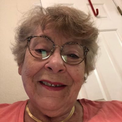 lyndapa73460993's profile picture. 