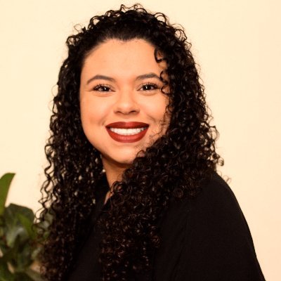mirandadevino's profile picture. Creator @entirelywine