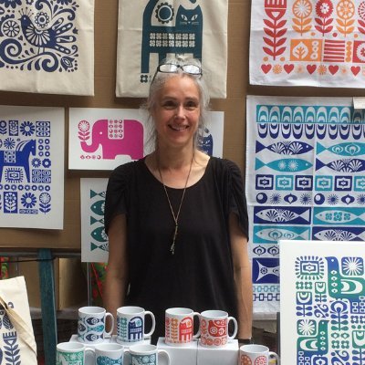 Hello! I'm a designer/screenprinter based in North London. I love print and pattern.