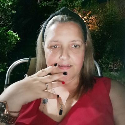 'Viniste a ser feliz no te distraigas'' La vida es una sola disfruta hoy. Pasado ya fue. Mañana es incierto. Hoy es lo que tenemos'. No dejes pasar el tiempo.