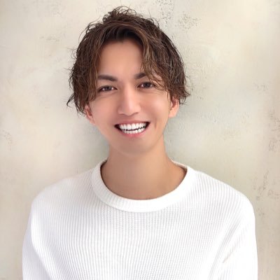Instagram7.7万フォロワー🌟 AFLOAT✂︎プロデューサー/業務執行役員◼︎ホットペッパーランキング1位 ◼︎総合売上.新規指名数.リピート率No.1 ◼︎2020全国美容師ランキングTOP7👑 ◼︎全国最年少JNA一級ネイリスト◼︎アイスホッケー国体ベスト8