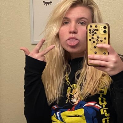 madyysenpai's profile picture. Don't drink the grape juice it's for communion | She/They Bi/Poly 💙💜💗 Art Twitter: @madysenpaiart