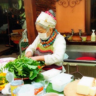 ライタープランニング外食コンサルティングを25年。2000年から東南アジア各国で料理研鑽し東南アジア料理人に。2021年、18年経営の東南アジア料理店サワディシンチャオを閉店し奥河内に引っ越し。奥河内から情報発信でYahoo!ニュースエキスパート河内長野とその周辺担当。東南アジア料理を教えたりイベント等にも出店☆