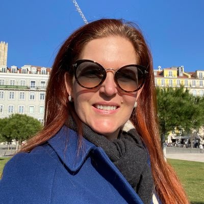 Mãe da Sofia, carioca que adora passar 3 fds no Rio por ano. Amo música, cinema, vinho e arte. Rata de museu e Executiva de Mktg.