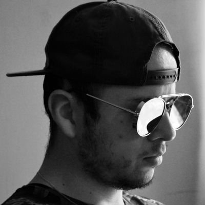 • Músico / Compositor / Productor •
A.K.K.A.N. / ElecTricks / ANSWER / Zen VV