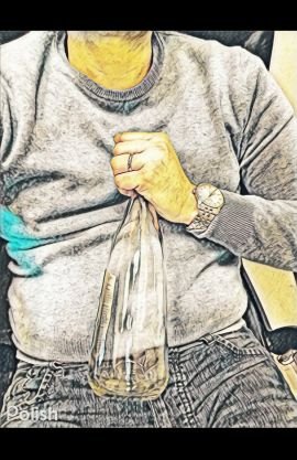Come ai vecchi tempi. Spariamo la nostra, tra una birra e un amaro, sproloquiando di tutto e di tutti. Salute!