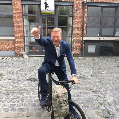 A true product of Belgium and its diversity. My experience spans the world of the #media, #coworking, #business #events planning and #training industrie.
