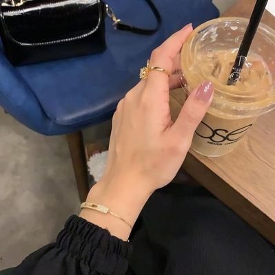 * UAE 🇦🇪 | RAK | AD 🇦🇪
* Esra | اسراء
* photographer 📸 |coffee☕
* Architectural Engineer - 💙
* Always smile , still hope inlife