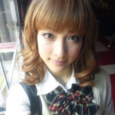 えりんぎさん 皮膚科 またおでこに変な腫れ物ができたのと ついでにブヨ ブヨってホントかゆい 日に日にかゆい 薬 もらった 今度 時間のある時にシミみたいなほくろ取ってもらおうっと