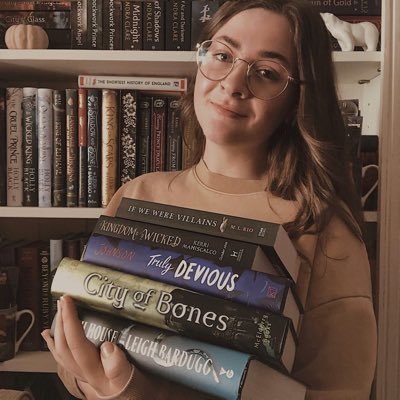 Coffee ☕️ | Books 📚 | Cats 🐈 | 🇬🇧 25yo book blogger and social media manager. 🍂 evermore 🍂 (she/her) 💖💜💙. 💌: cosybookcorner@gmail.com