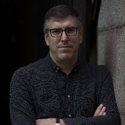 Soy periodista de EL PAÍS. Autor de 'Una lección olvidada' y 'Los silencios de la libertad' (ambos en Tusquets) y cultureta en Onda Cero.