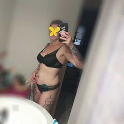 lesbienne bi mariée depuis 11ans cherche exclusivement une femme en Lorraine de préférence. les mec c'est pas la peine de venir j'ai déjà ce qu'il faut