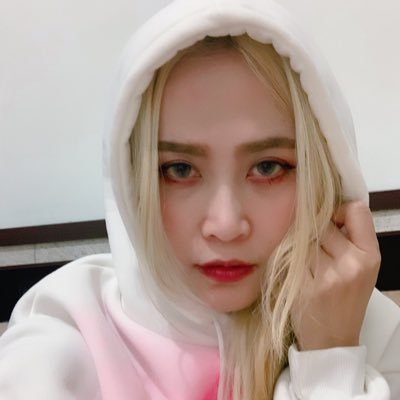 Lorihuang1226's profile picture. Artist🦄                                                                  Two Blue Art Studio