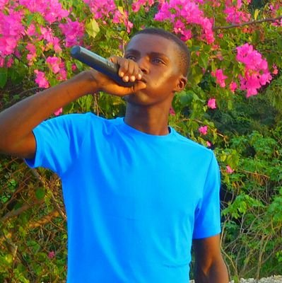 Mwen pap janm bese tèt mwen devan yon moun ki pa konn valèm 
siw ta wèm bese tèt mwen ou mèt konnen se lasèt tenis mwen map mare