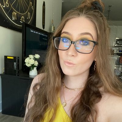 _angelicamiller's profile picture. aqua sun / leo moon / gemini rising 🤎🧸