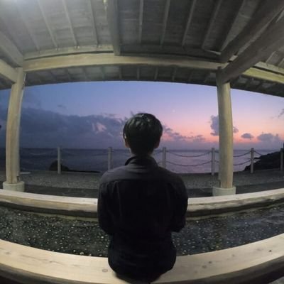 tsure_zure_blog's profile picture. 22歳 大学生🏫/春から着物屋👘に就職/2020年12月からブログ【鶴の徒然日録】をスタート！🕊️/書籍📖の紹介/旅先✈️の紹介/日常🚶‍♂️の紹介をしています！
初心者🔰ブロガーです/現在80記事📰/収益月3桁👛/無言フォロー失礼します。