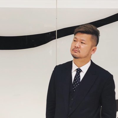 OSAMU_READREAD's profile picture. 株式会社READREAD所属。習志野高校→駒澤大学・ボクシング部。映像ディレクター／演出／プロデューサー。豊ノ島のお相撲ちゃん／50歳から株を始める鈴木おさむ／AKBサインハンター 他 イワミズアサコマネージメントYouTube編集・お仕事のご依頼はこちら⇒osamu.ikeda@readread.jp