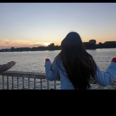 mikalying's profile picture. yes tes