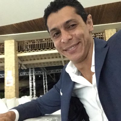 Nunca deixe seu brilho apagar, mesmo se ofuscar os olhares alheios, nunca deixe de brilhar. ✨✨✨✨