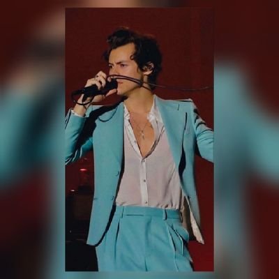 Harry Styles Stan 🔥😍❤️!
Directioner 💜✨😚!
Doing it the tommo way contrary to my user name 😂🌚🤍. 

💞✨🦋One direction 🦋✨💞