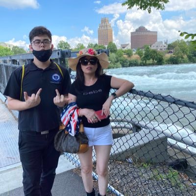 mychonson's profile picture. cringe