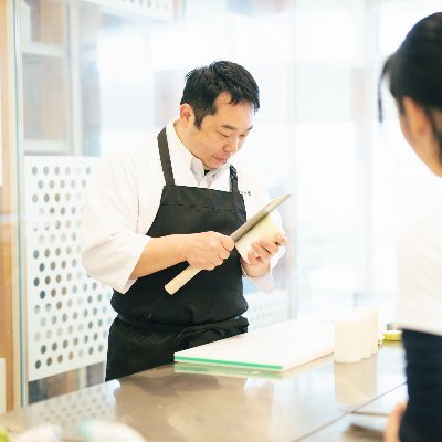 離島で和食の料理人を育成する「島食の寺子屋」
料理人自ら海・山・里の食材の現場に赴き、料理人としての原点を学ぶ。