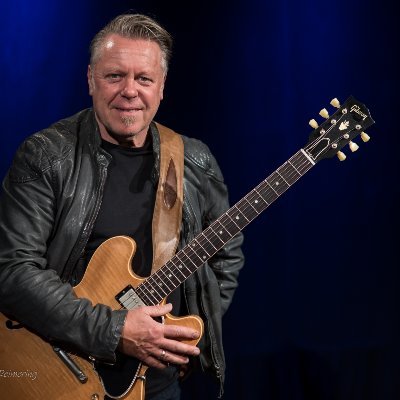 Richie Arndt’s passion is the blues and american rootsmusic. The guitarist, singer and songwriter is to be known all over the place in the German music scene!