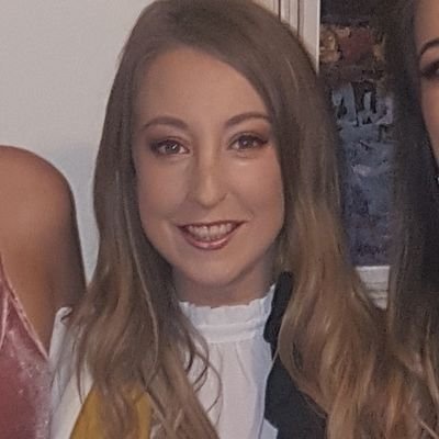 SineadHealy3's profile picture. Life spent chasing sunrises and moons. Moss + trees = 😊 
🌙 ☀️ 📸