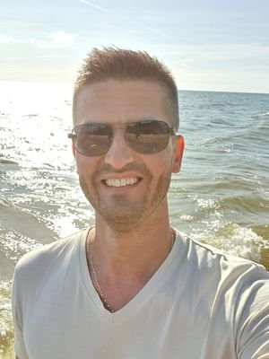 Mris76965915's profile picture. Augsts intelekts slēpts zem plānas provokatīva mudaka garoziņas... vai arī otrādi