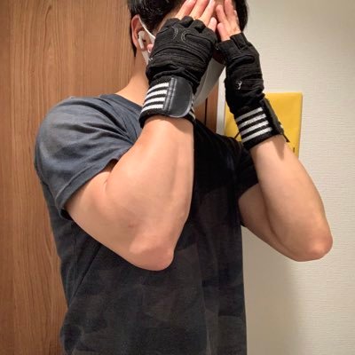 福岡出身。広島なう。筋トレ2018年6月〜 現在。168㎝増量中💪 インストラクター兼トレーナー。優秀なパーソナルトレーナー目指してます。好きなスポーツは野球です。