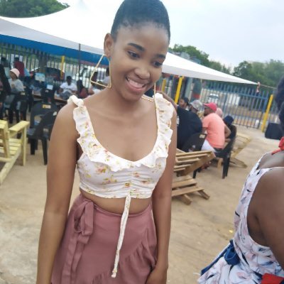 NwabisaPapiyana's profile picture. Teacher cool🌻
Yonke into ibe possible 🕯️🕯️